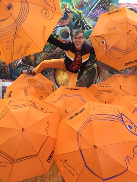 OtW 2020 Mike Mathe mit Schirmen 